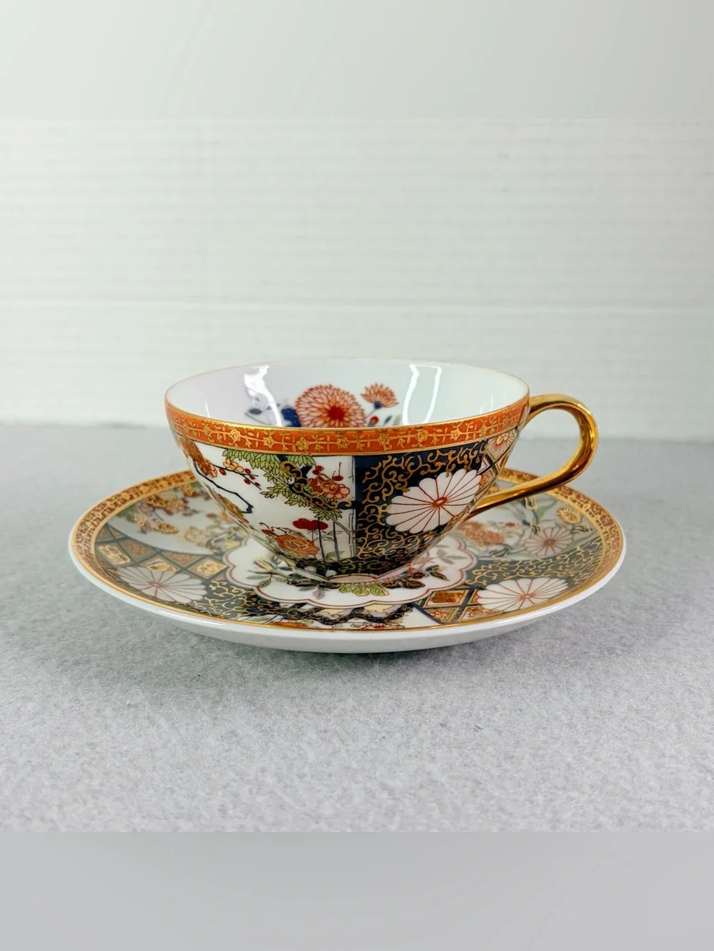 Japanese Vintage Imari Teacup Saucer Floral Hand Painted Gilt Gold Leaf 999-J